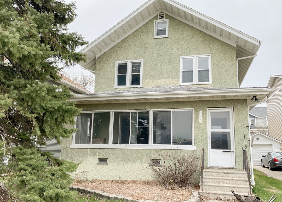Foto principal - 1018 15th St N