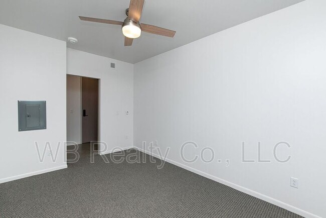 Building Photo - 315 5th St