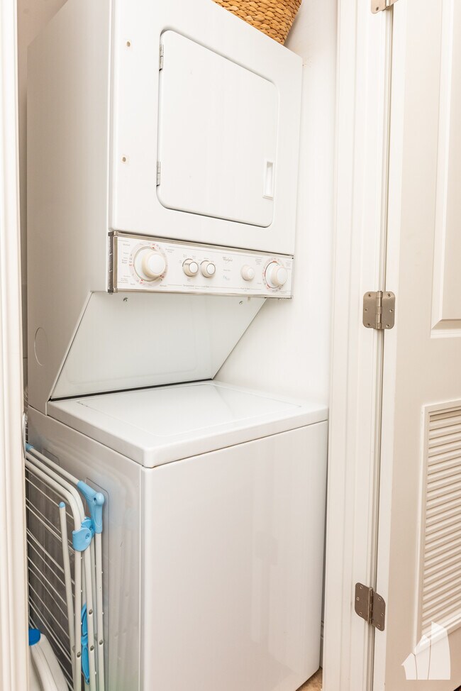 Foto del edificio - 839 Lyman Ave