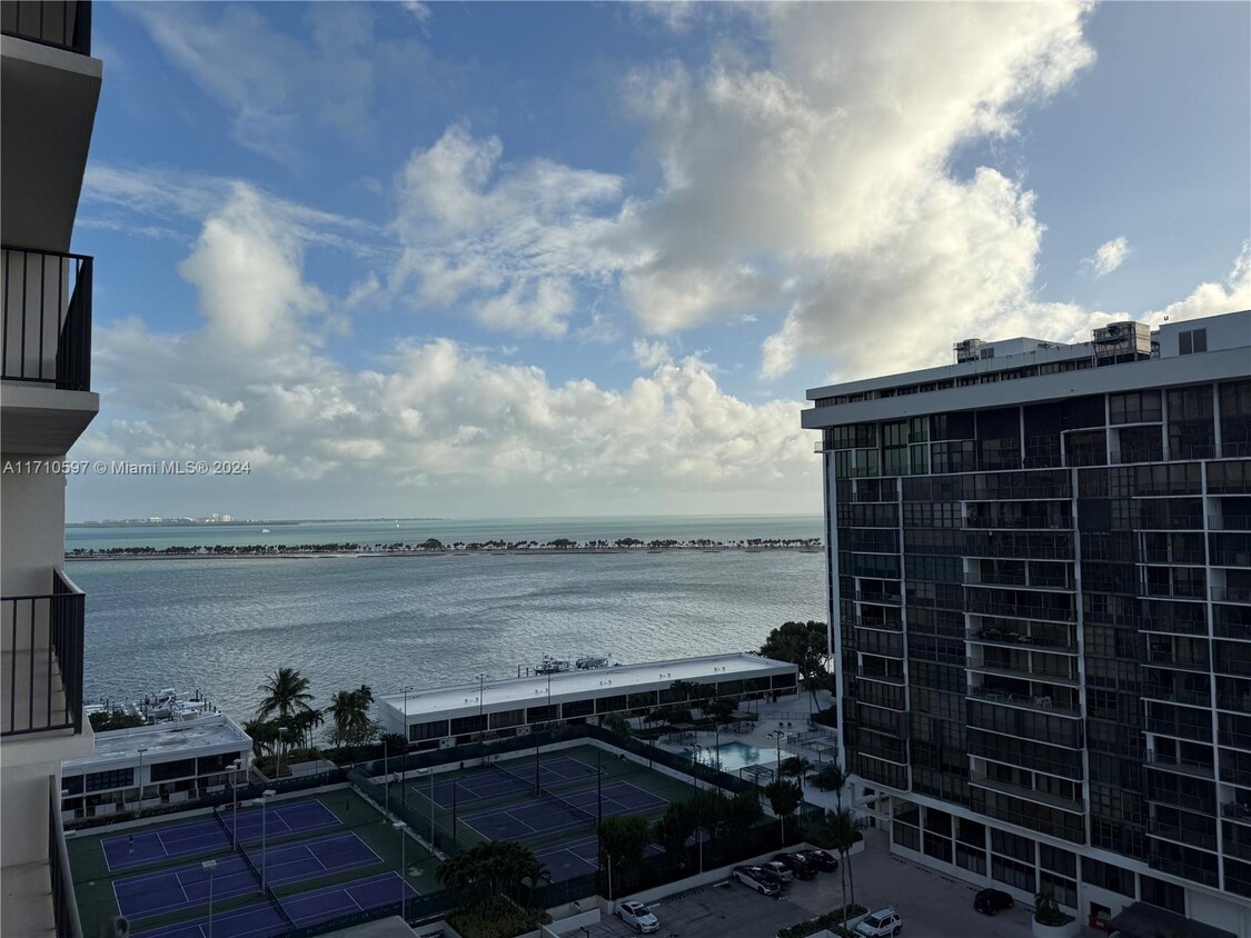 Primary Photo - 1901 Brickell Ave