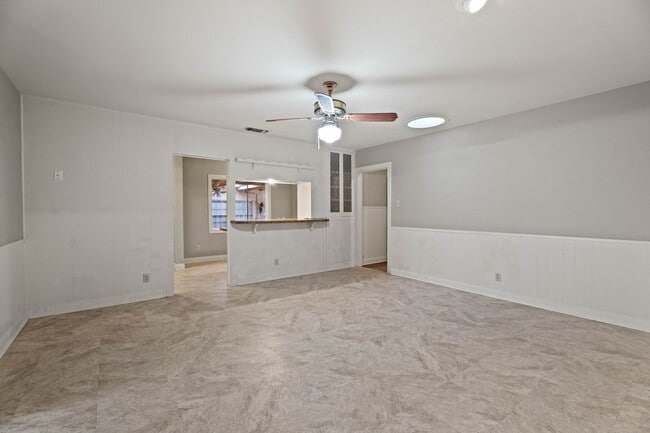 Building Photo - Goliath Home - Short Term Lease!