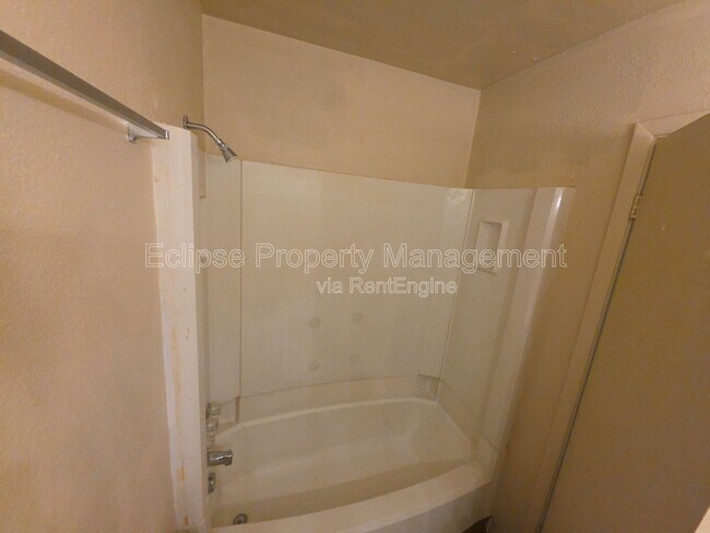 Building Photo - 707 Lee Dr