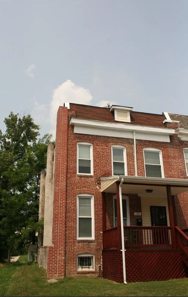 Spacious 4 Bedroom Home - Spacious 4 Bedroom Home