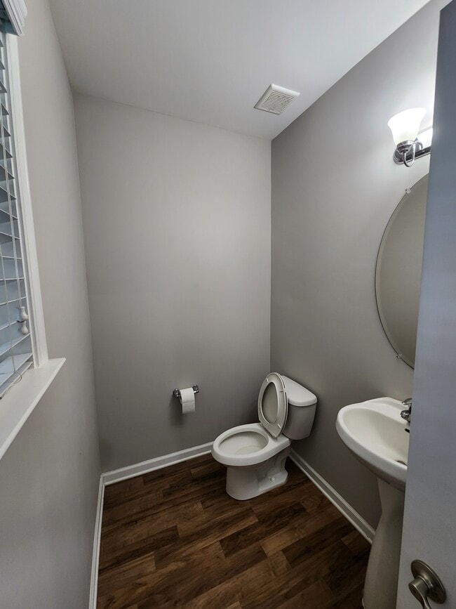 Building Photo - 104 Sonata Cir