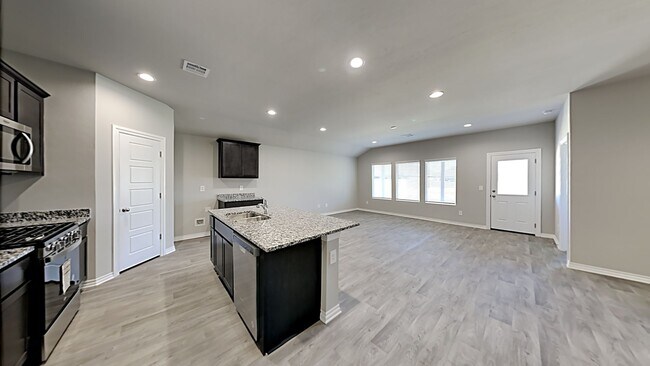 Foto del edificio - Very Nice 4 Bed 2 Bath Home in Mustang Sch...