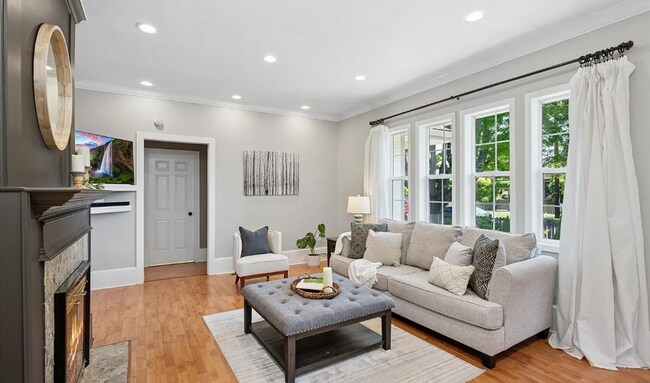 Foto del edificio - Charming updated 1920s 3BD 3BA