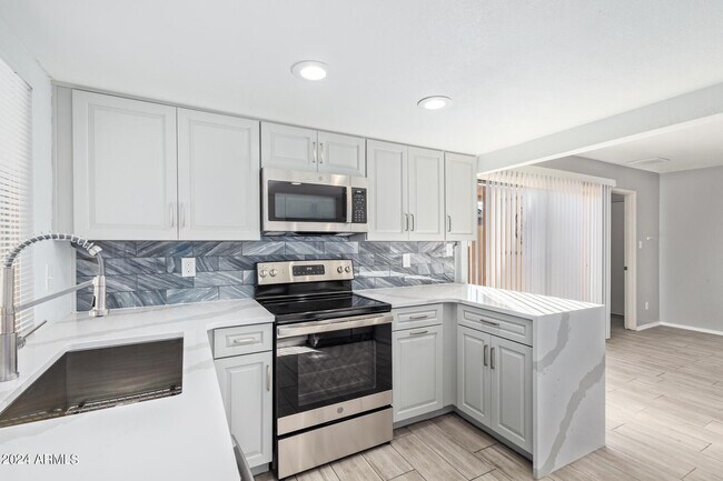 Foto del edificio - 14237 N 41st Dr