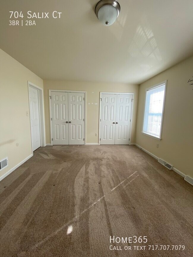 Building Photo - Nice sized Townhouse for rent