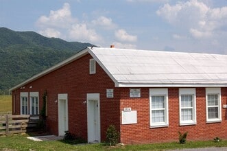 Building Photo - 2720-2724 Lusters Gate Rd