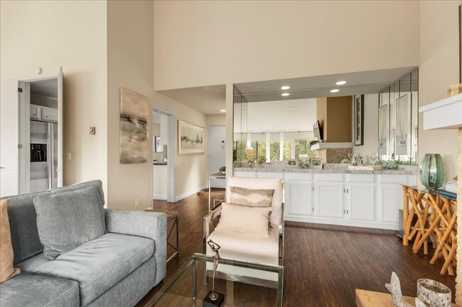 Foto del edificio - Charming Pebble Beach Condo - Move in Ready!