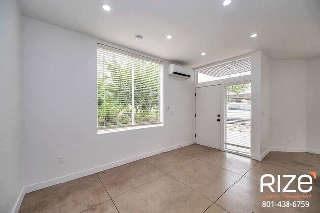 Building Photo - 841 S 200 W