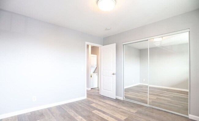 Building Photo - Updated 2 Bed 1 Bath Near SDSU