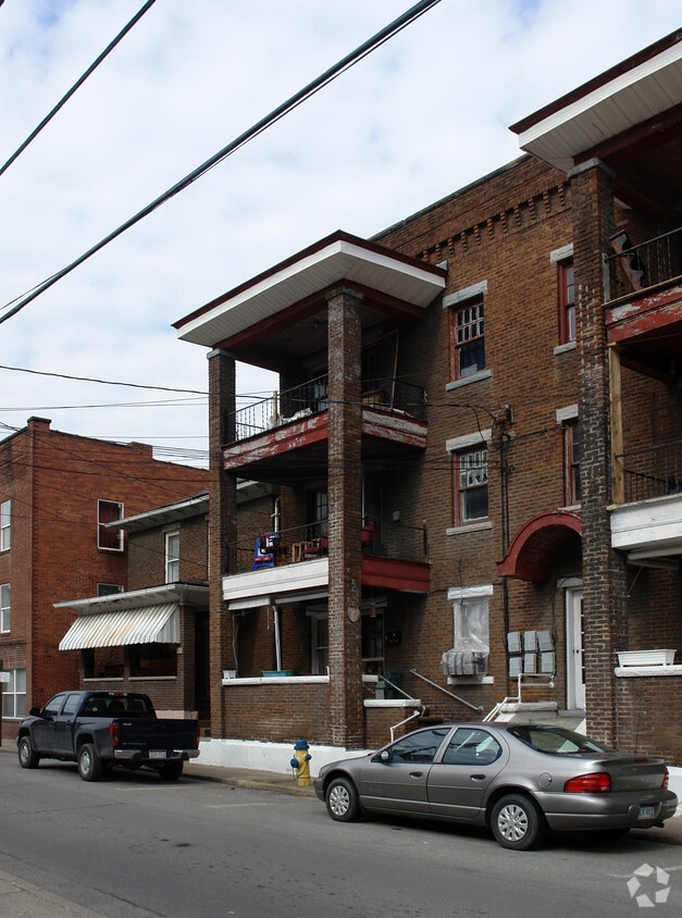 565 Stratton St, Logan, WV 25601 Apartments in Logan, WV