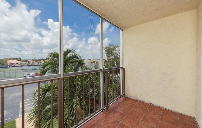 Foto del edificio - 701 Three Islands Boulevard
