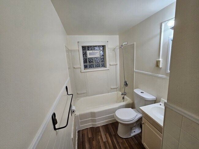 Bathroom - 404 Richland Ave