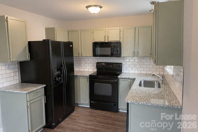 Building Photo - 211 Kingville Dr