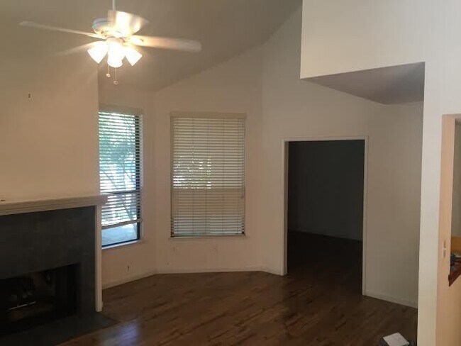 Foto del edificio - 3 br, 2 bath House - 2890 Huntington Blvd ...