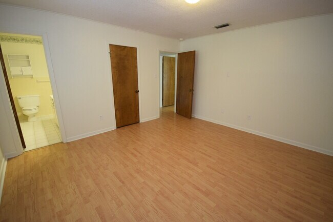 Foto del edificio - Spacious 3 Bedroom Home