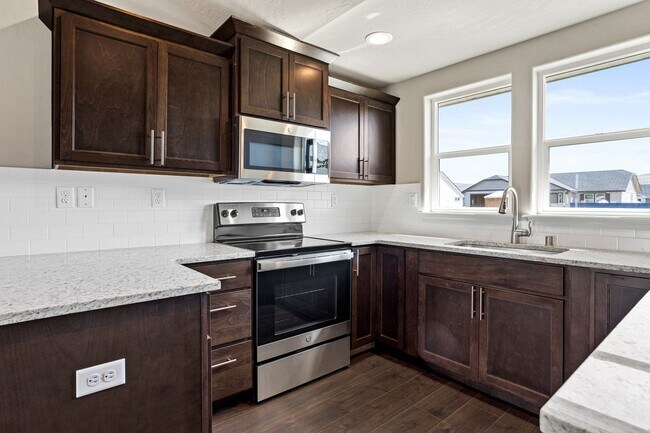 Building Photo - Non-refundable and security deposit total:...