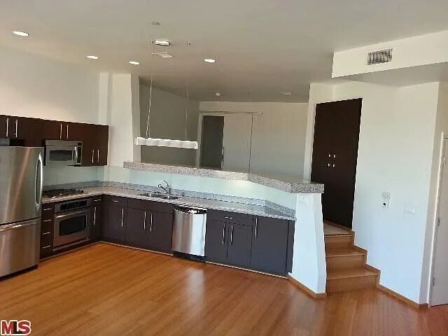 Building Photo - 1100 Wilshire Blvd