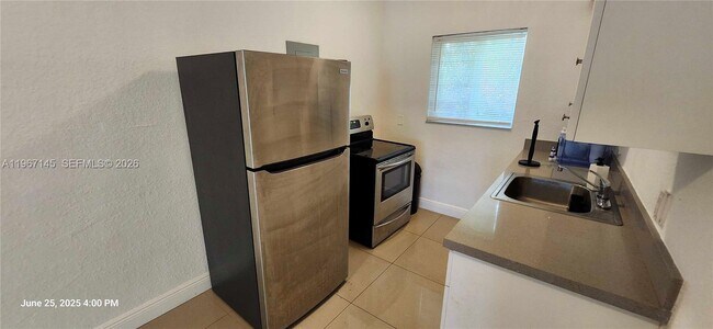 Foto del edificio - 9800 E Bay Harbor Dr