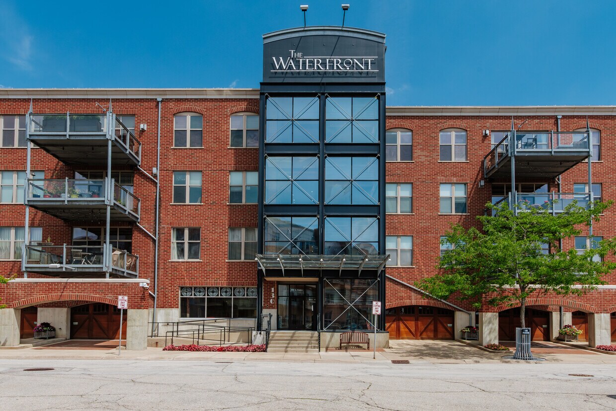 Primary Photo - 130 S Water St