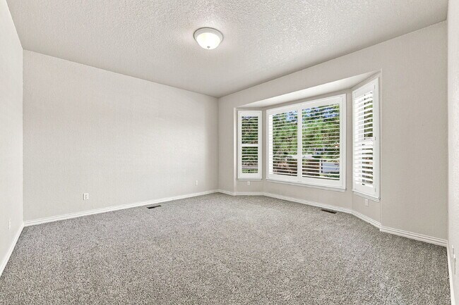 Building Photo - $3,195.95, 6 bed, 4 bath located in Colorado Springs