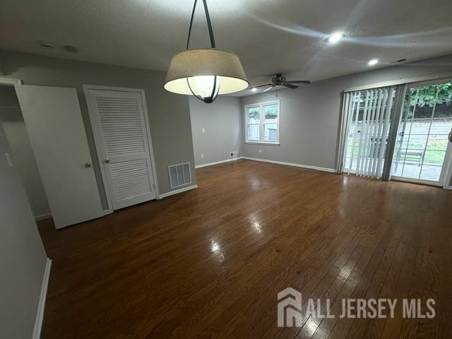 Foto del edificio - 81 Woodmere Dr