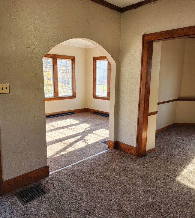 Building Photo - BELOW MARKET RENT!