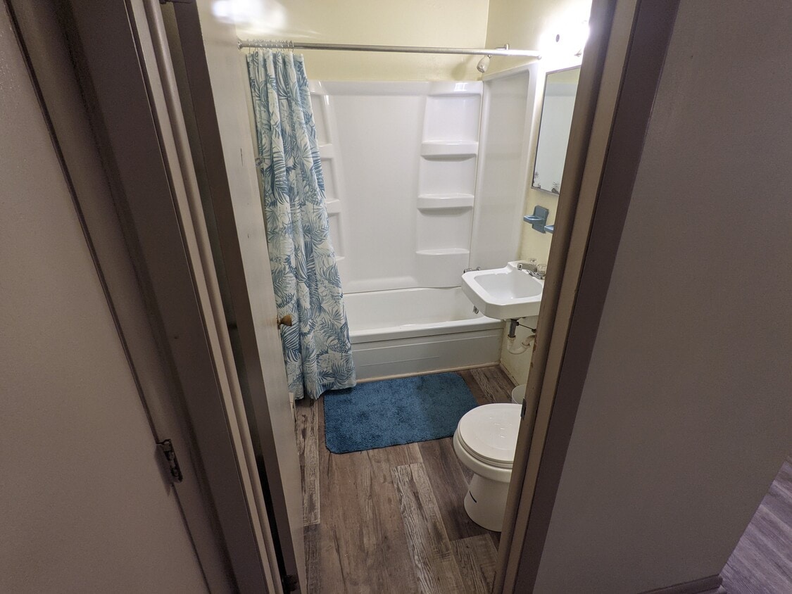 Primary Photo - 3401 W Wells St