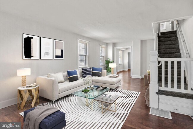 Building Photo - 920 Pond St