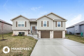 Building Photo - 1305 NW High View Dr