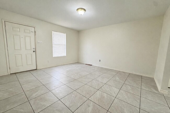 Building Photo - 209 Mescalero Dr