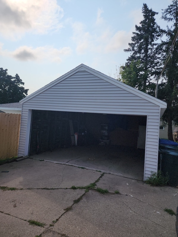 Building Photo - 131 Elm St