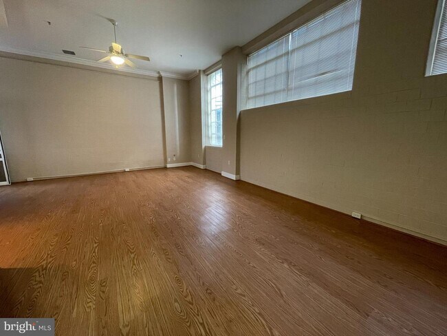 Foto del edificio - 900 Barton St