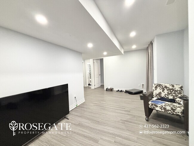 Photo du bâtiment - All-Inclusive 2-Bedroom Basement Apartment with Parking – Milton