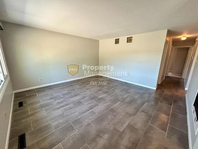 Building Photo - 9546 Gordon Dr