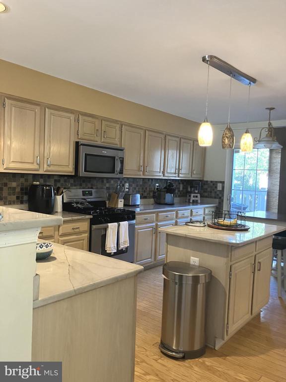 Foto principal - 301 Deer Run Ct
