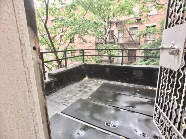 Foto del edificio - 616 W 113th St