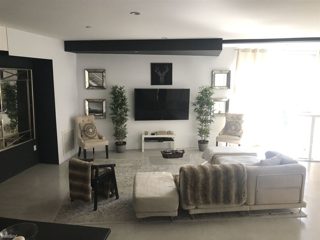 Primary Photo - 2 br, 2.5 bath Condo - 2400 Corinth Avenue 22