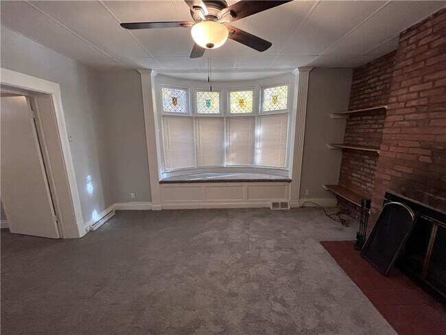 Foto del edificio - 7484 McClure Ave