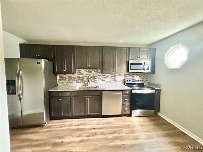 Foto del edificio - 2208 Watts Ln
