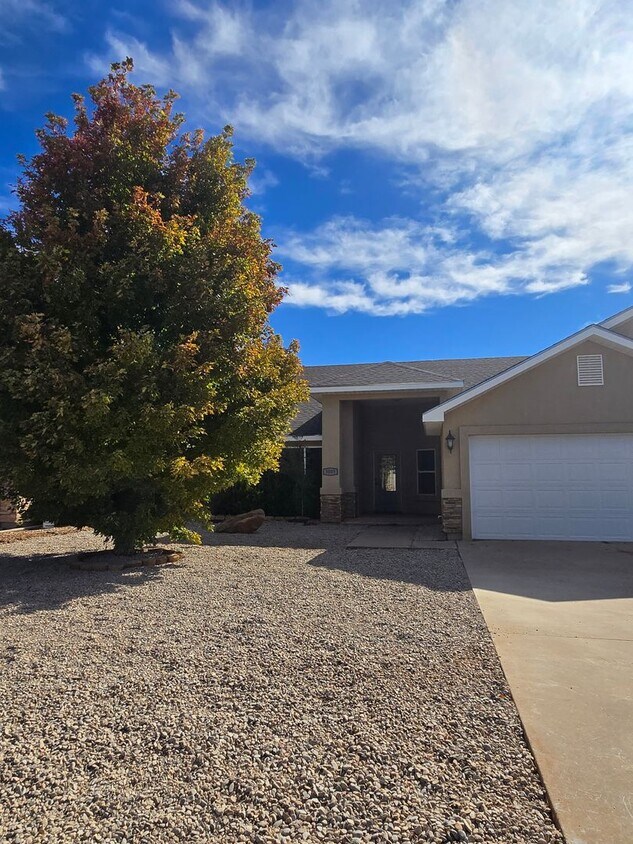 Foto principal - 3005 Fred Daugherty Dr