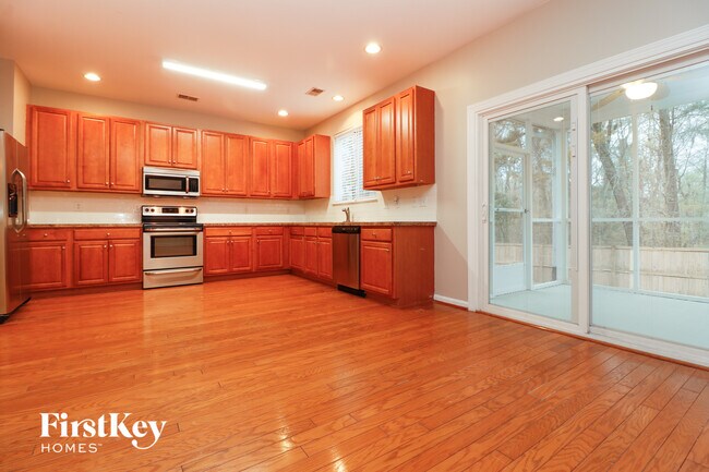 Building Photo - 140 Graduate Ln