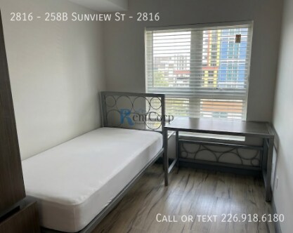 Building Photo - 258B-258B Sunview St