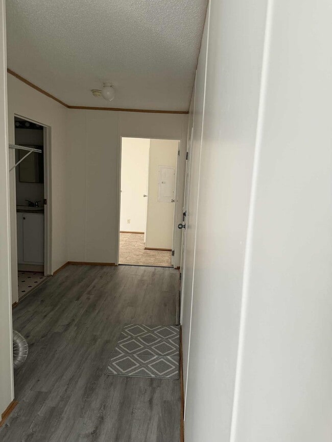 Foto del edificio - 24455 Needham Rd