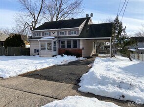 Building Photo - 13 Speer St
