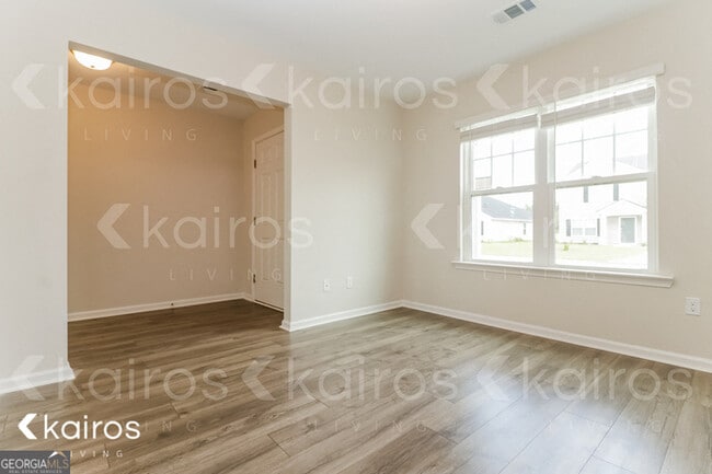 Building Photo - 22 Red Oak Dr.