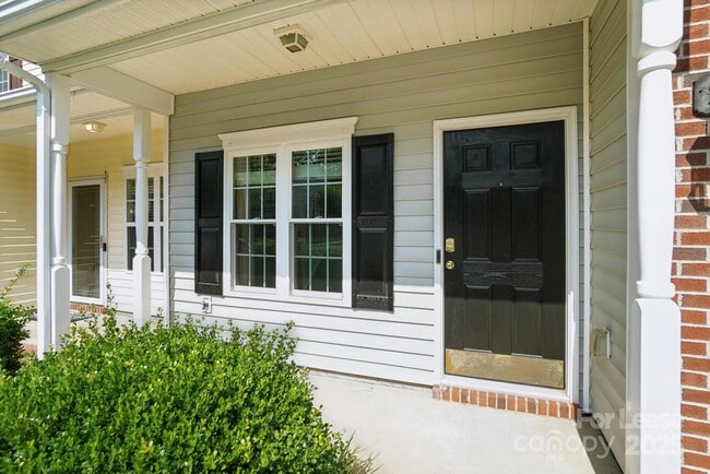 Building Photo - 15554 Stronvar House Ln