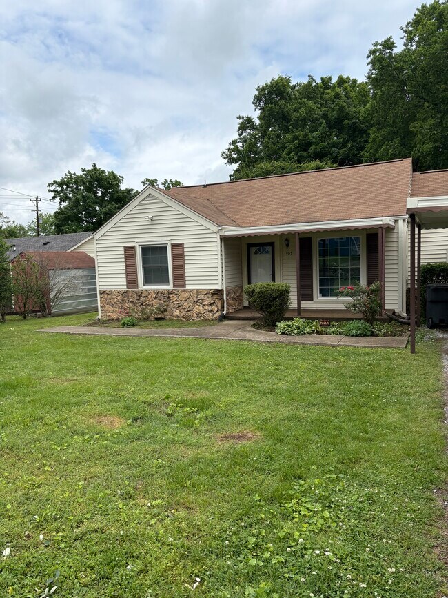 Building Photo - 905 Malquin Dr